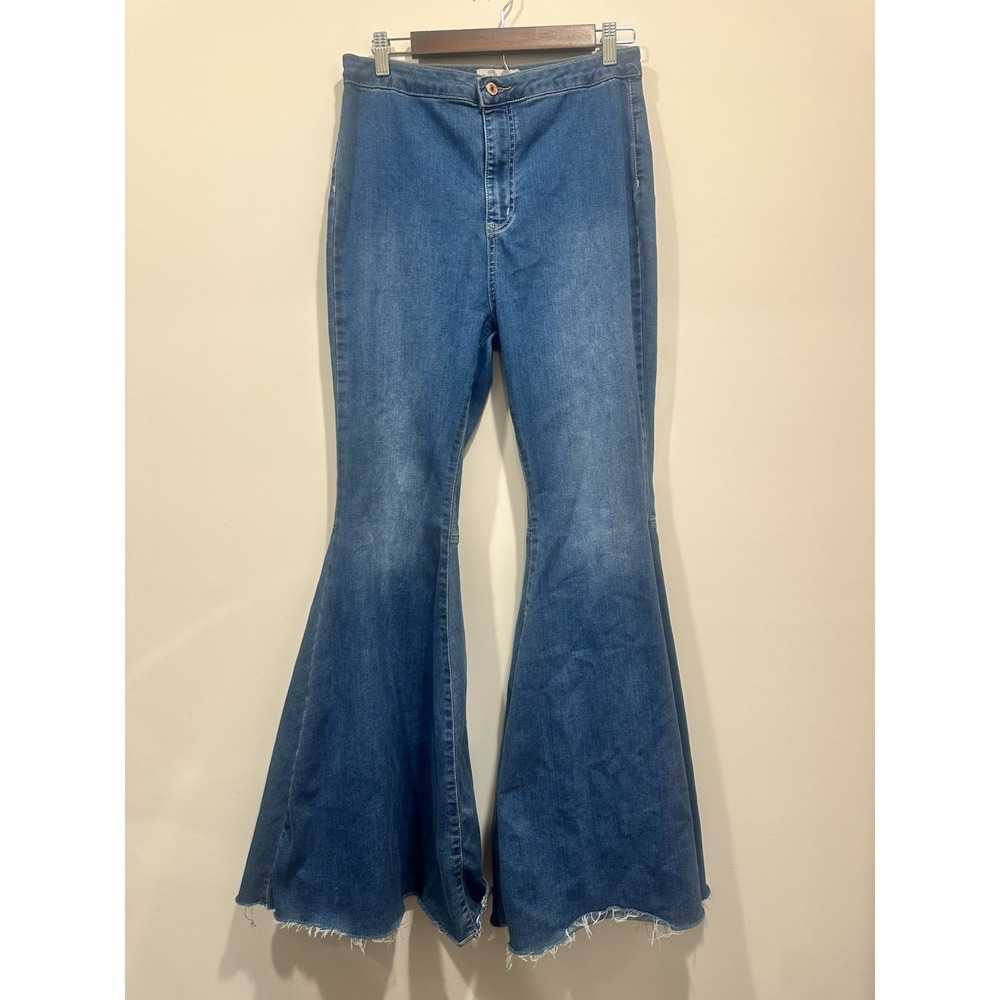 Free People We The Free Low Rise Super Flare Cut Off Jeans Size 31